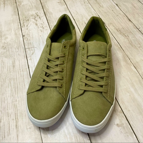 Old Navy Shoes - NWOT OLD NAVY SNEAKERS